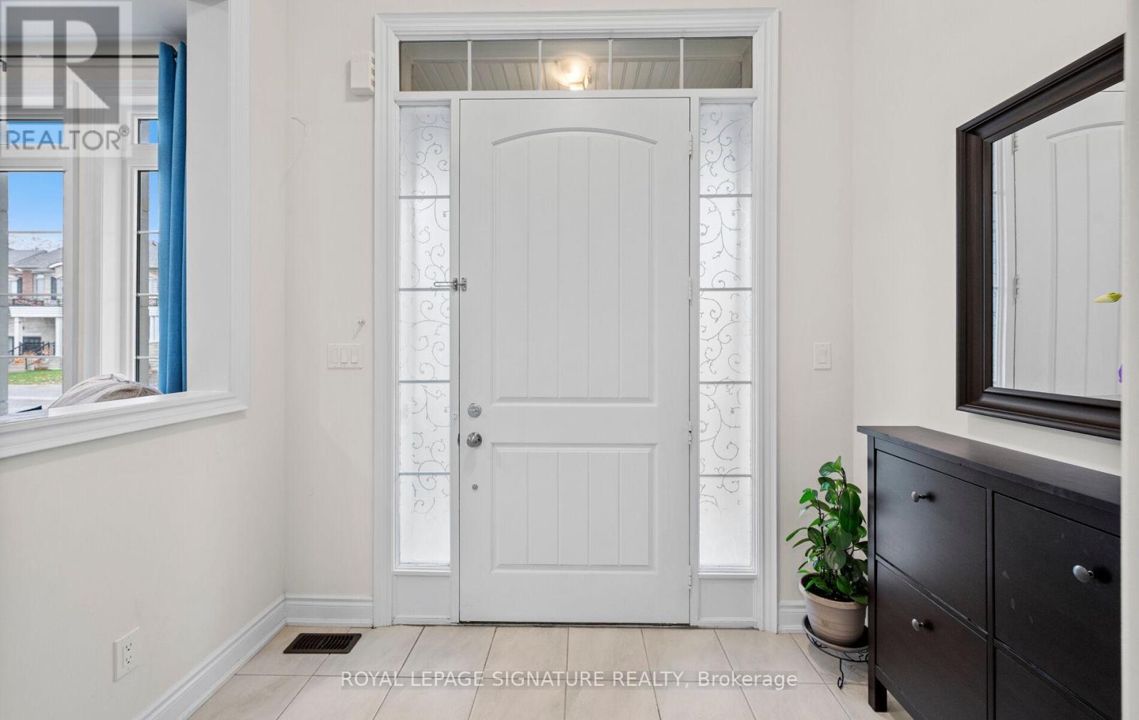 35 Clara May Avenue, East Gwillimbury, Ontario  L9N 0R4 - Photo 4 - N12785570