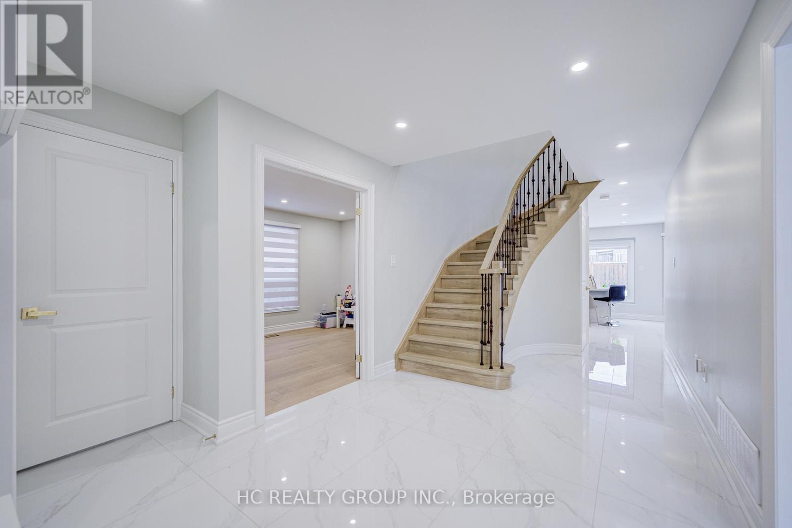 27 Corby Road, Markham, Ontario  L3R 8M8 - Photo 6 - N12785598