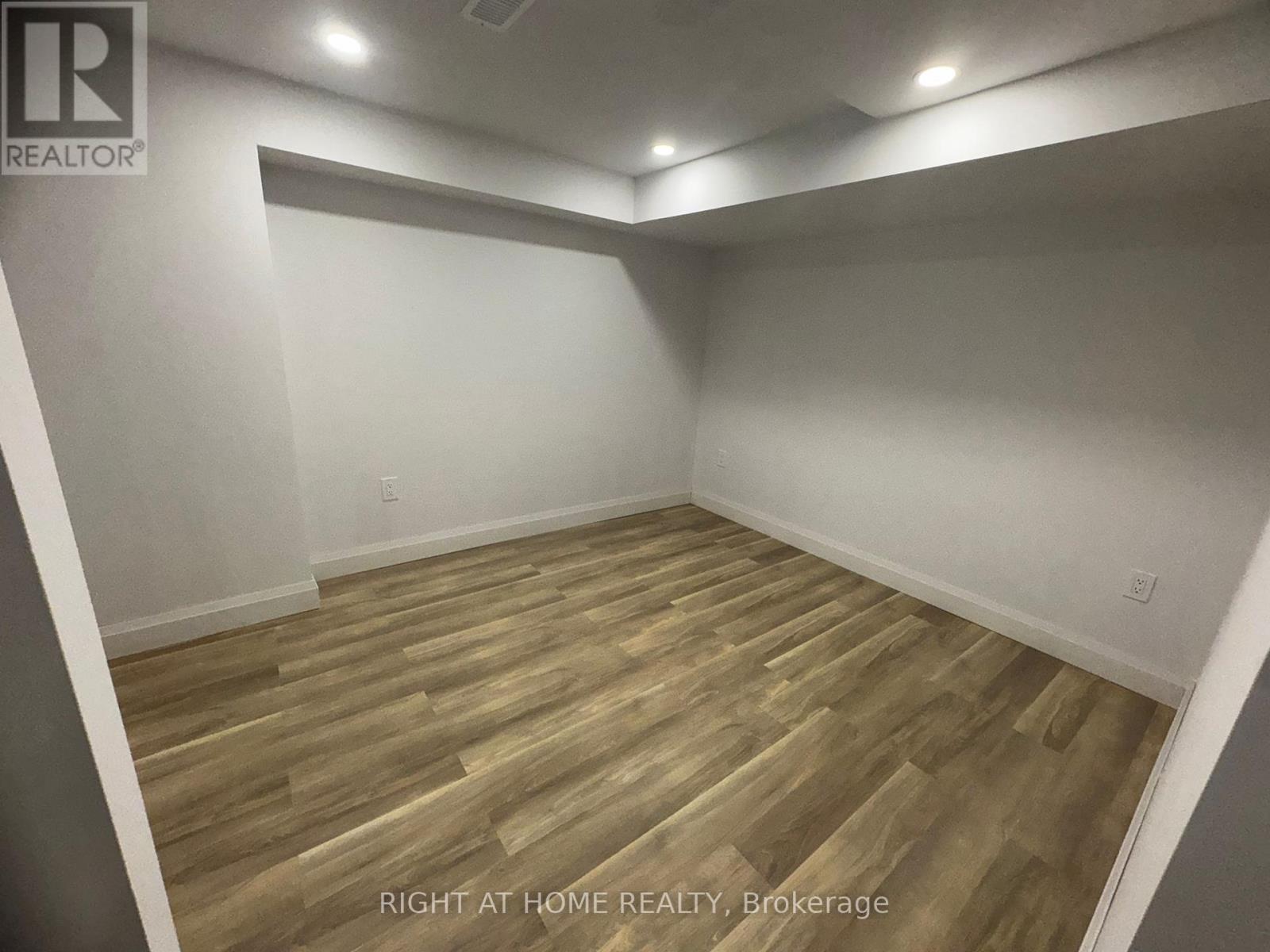 24 Tamworth Terrace, Barrie, Ontario  L9J 0L5 - Photo 27 - S12785588