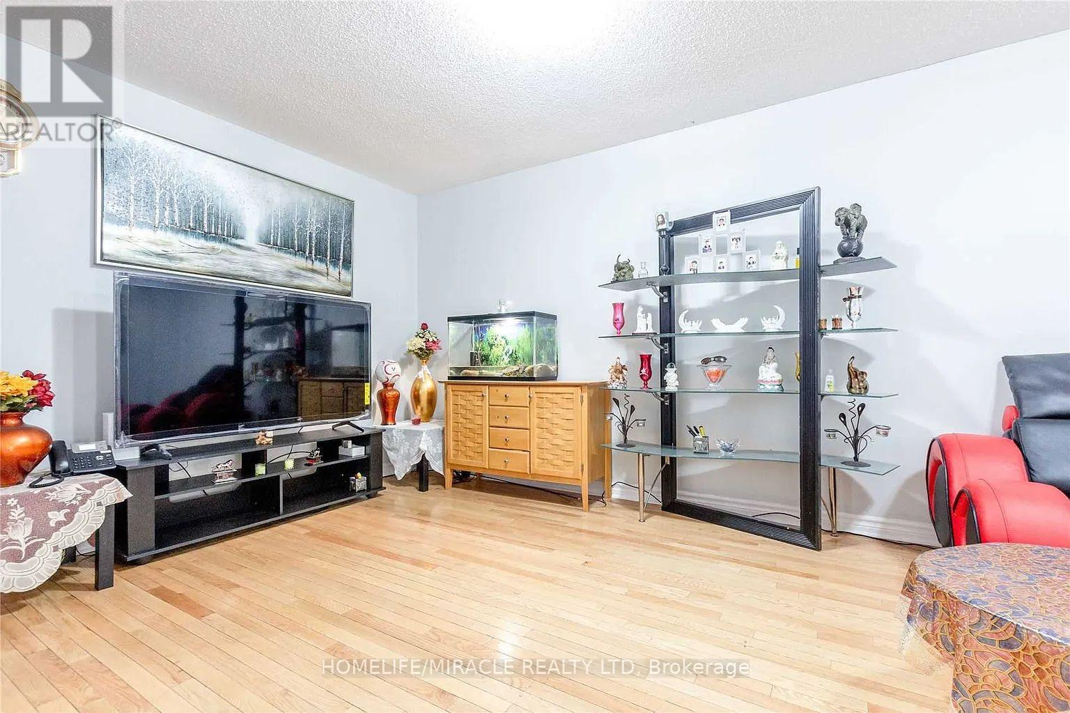 98 Laird Drive, Markham, Ontario  L3S 3N5 - Photo 5 - N12781420