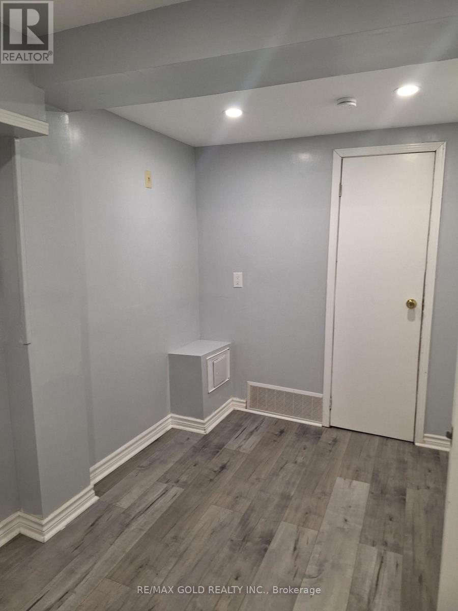 6387 Chaumont Crescent, Mississauga, Ontario  L5N 2M7 - Photo 1 - W12785530