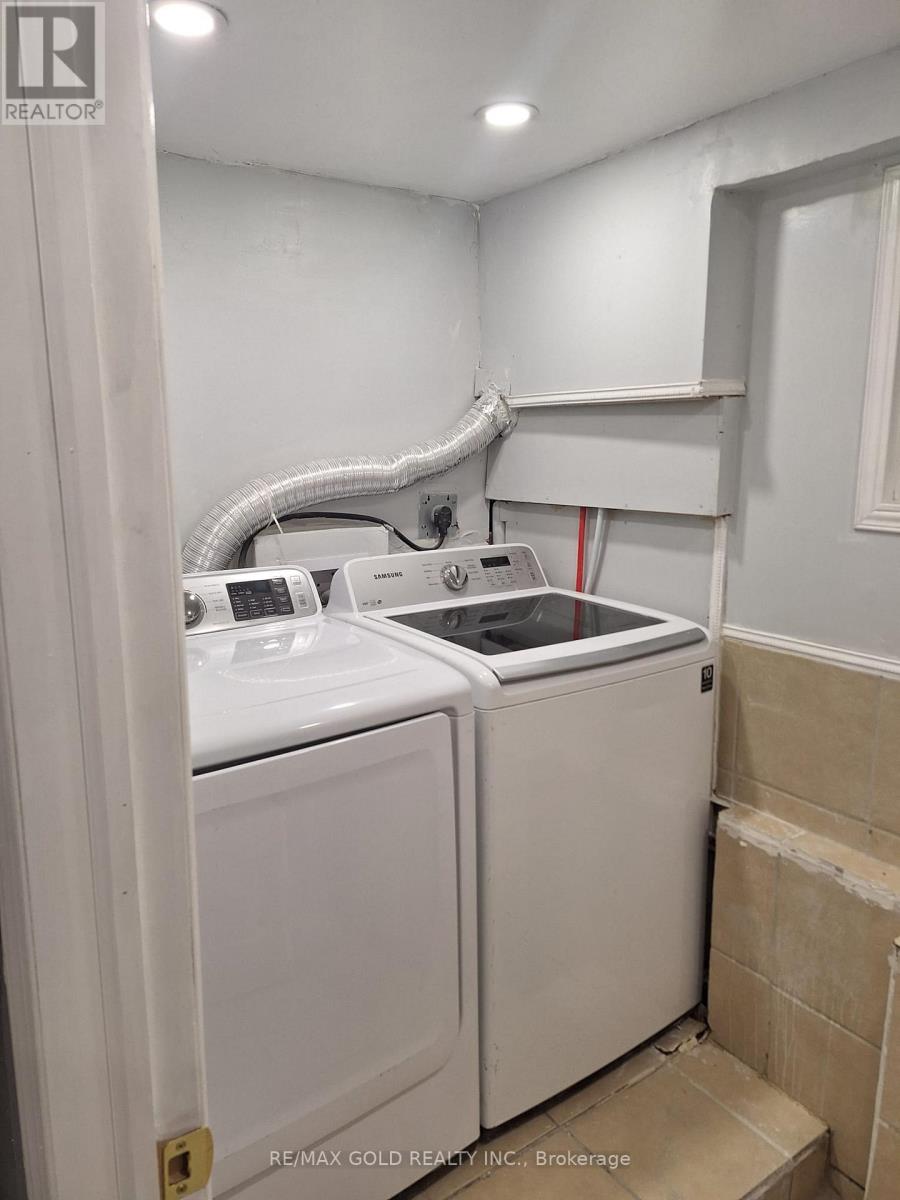 6387 Chaumont Crescent, Mississauga, Ontario  L5N 2M7 - Photo 3 - W12785530