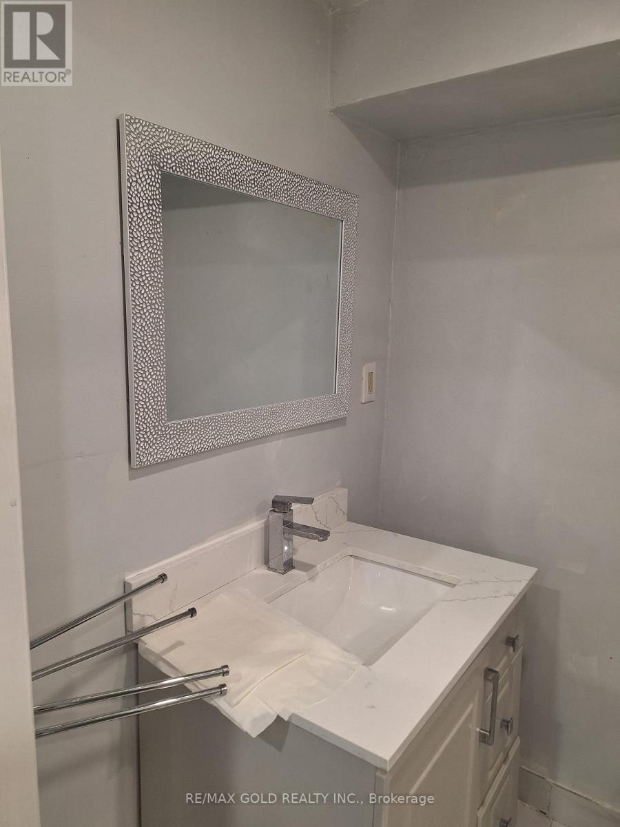 6387 Chaumont Crescent, Mississauga, Ontario  L5N 2M7 - Photo 4 - W12785530