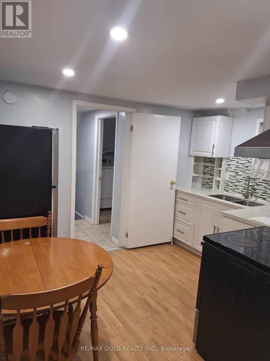 6387 Chaumont Crescent, Mississauga, Ontario  L5N 2M7 - Photo 5 - W12785530