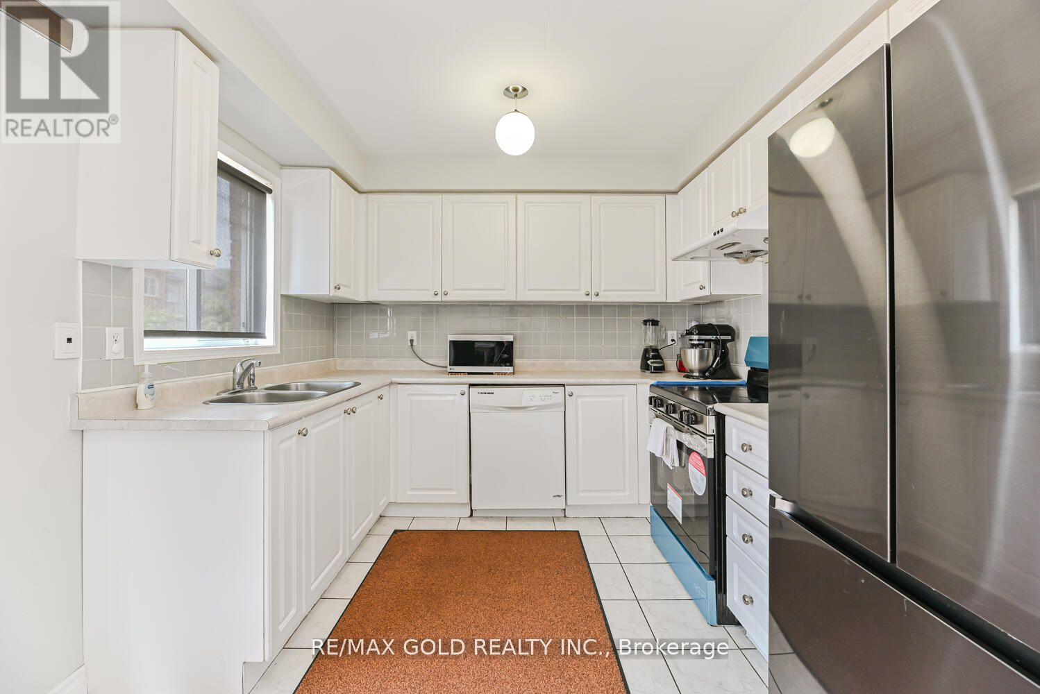 14 Topiary Lane, Brampton, Ontario  L7A 2K6 - Photo 11 - W12785544