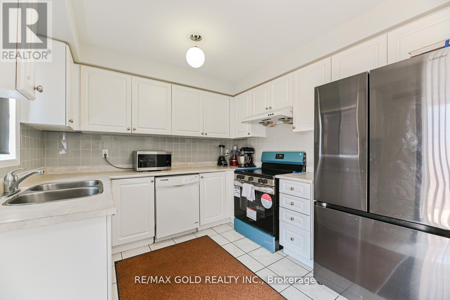 14 Topiary Lane, Brampton, Ontario  L7A 2K6 - Photo 12 - W12785544