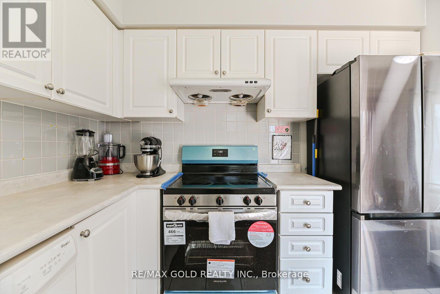 14 Topiary Lane, Brampton, Ontario  L7A 2K6 - Photo 13 - W12785544