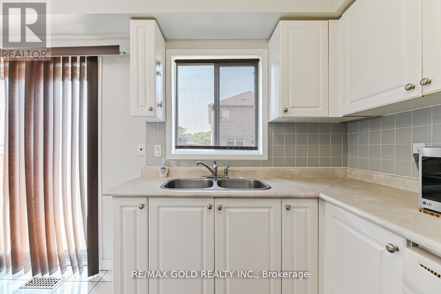 14 Topiary Lane, Brampton, Ontario  L7A 2K6 - Photo 14 - W12785544