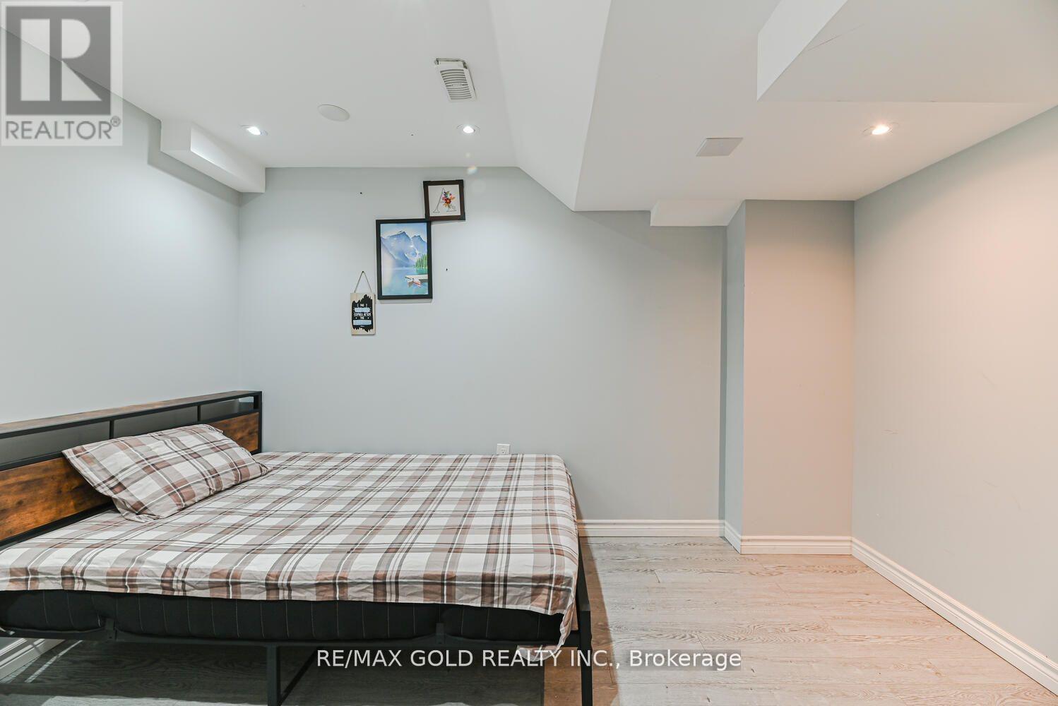 14 Topiary Lane, Brampton, Ontario  L7A 2K6 - Photo 32 - W12785544