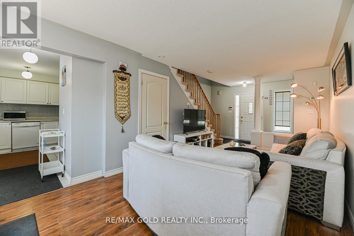 14 Topiary Lane, Brampton, Ontario  L7A 2K6 - Photo 7 - W12785544