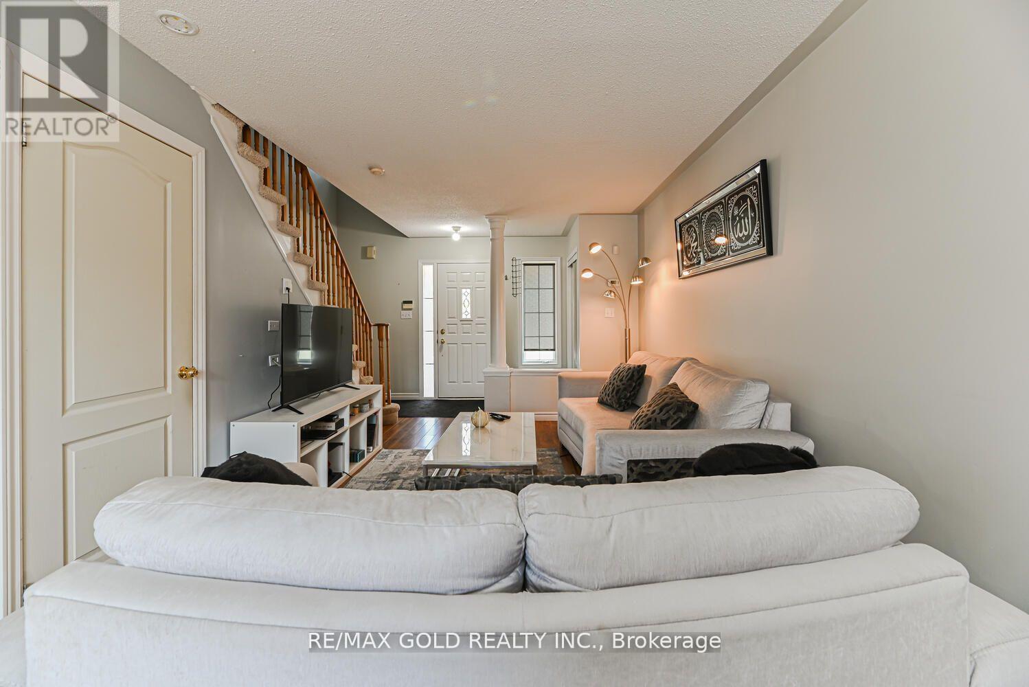 14 Topiary Lane, Brampton, Ontario  L7A 2K6 - Photo 8 - W12785544