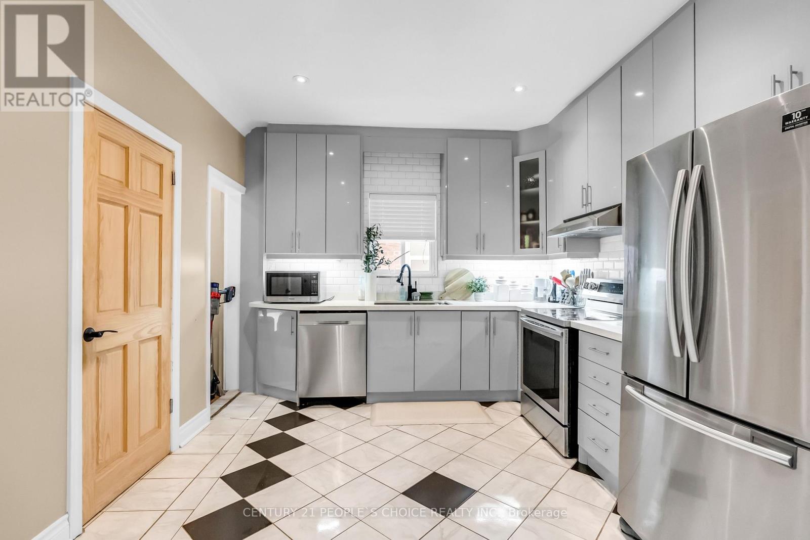 58 Pauline Avenue, Toronto, Ontario  M6H 3M8 - Photo 12 - W12785548