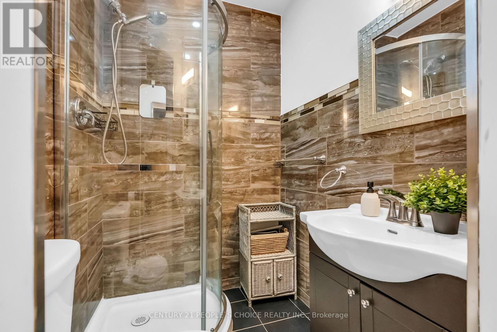 58 Pauline Avenue, Toronto, Ontario  M6H 3M8 - Photo 15 - W12785548