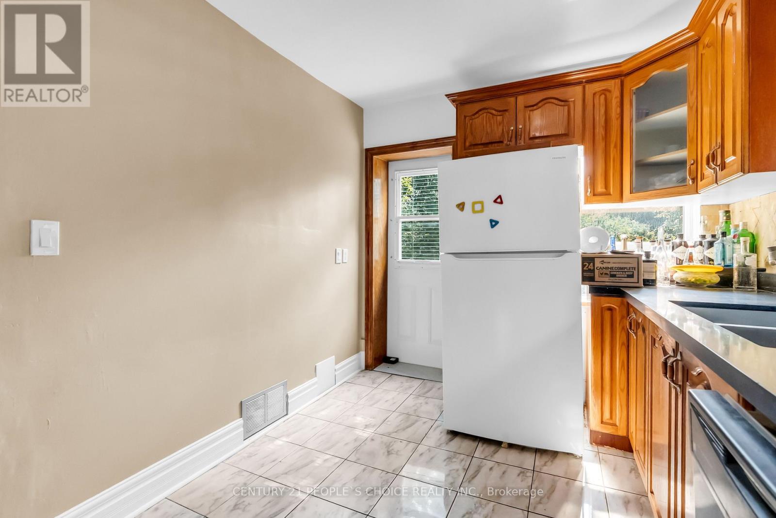 58 Pauline Avenue, Toronto, Ontario  M6H 3M8 - Photo 21 - W12785548