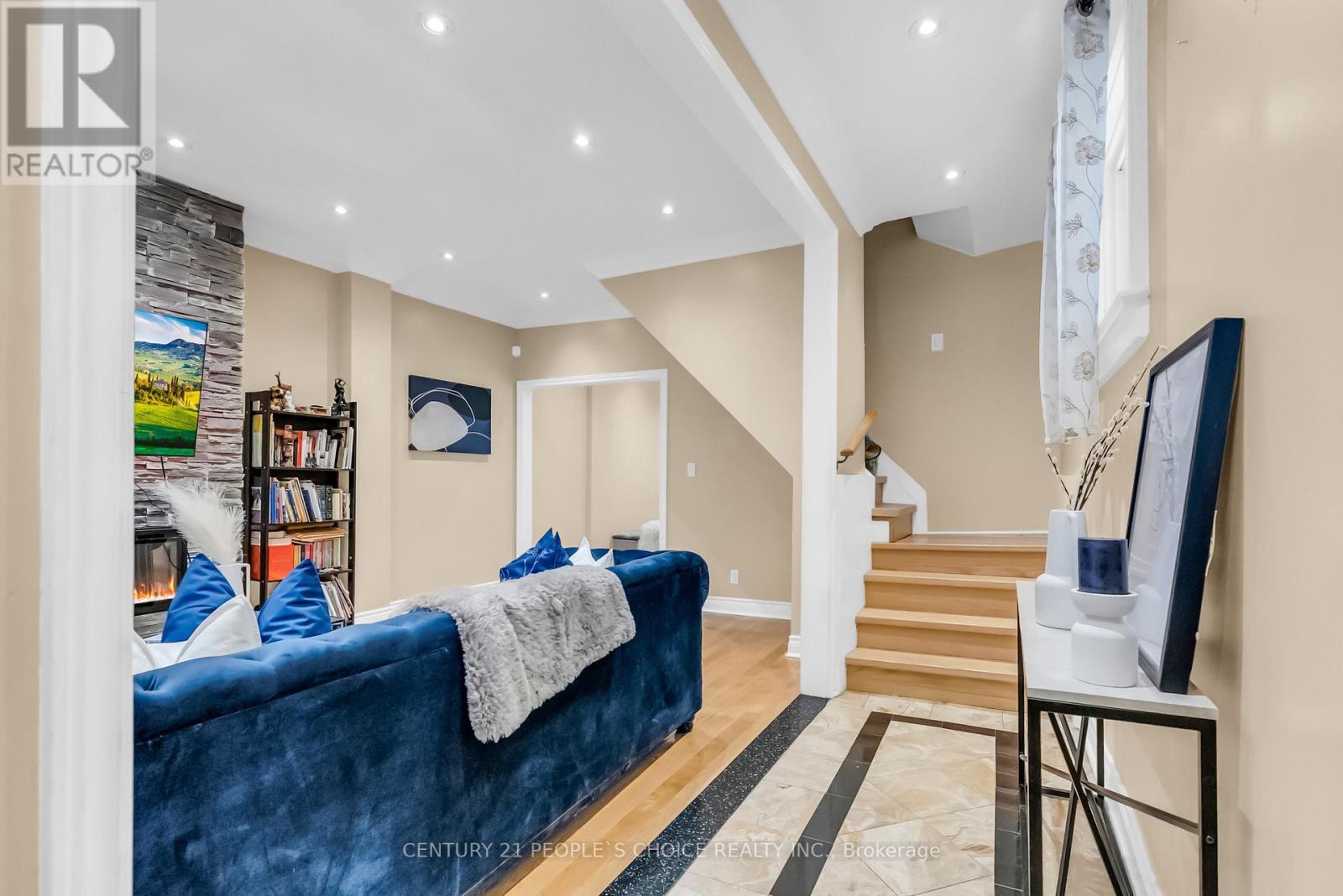 58 Pauline Avenue, Toronto, Ontario  M6H 3M8 - Photo 5 - W12785548