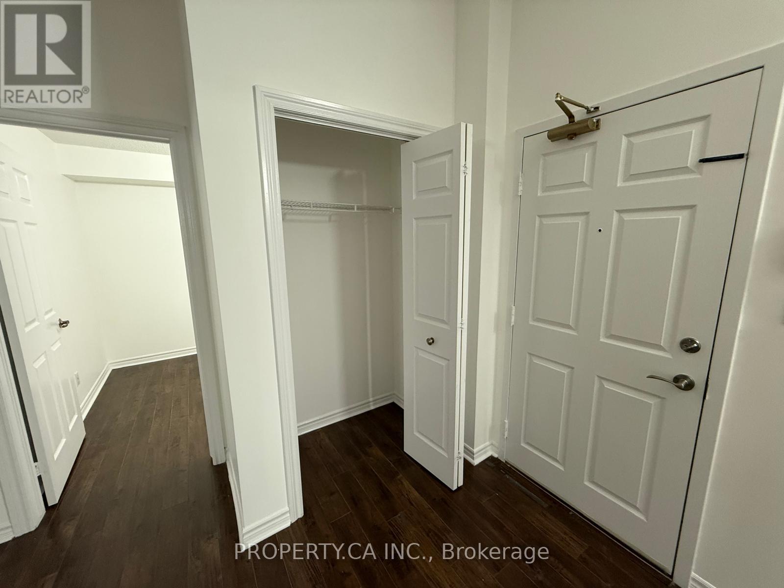 406 - 1460 Bishops Gate, Oakville, Ontario  L6M 4N5 - Photo 2 - W12785552