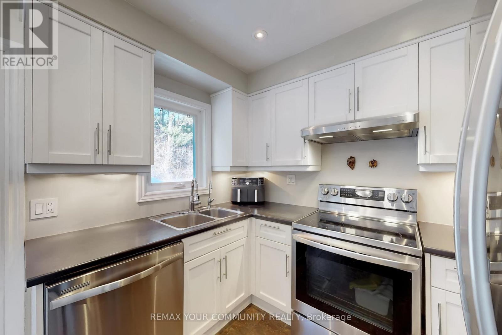 94 Rawling Crescent, Brampton (Heart Lake East), Ontario  L6Z 1N8 - Photo 11 - W12785568