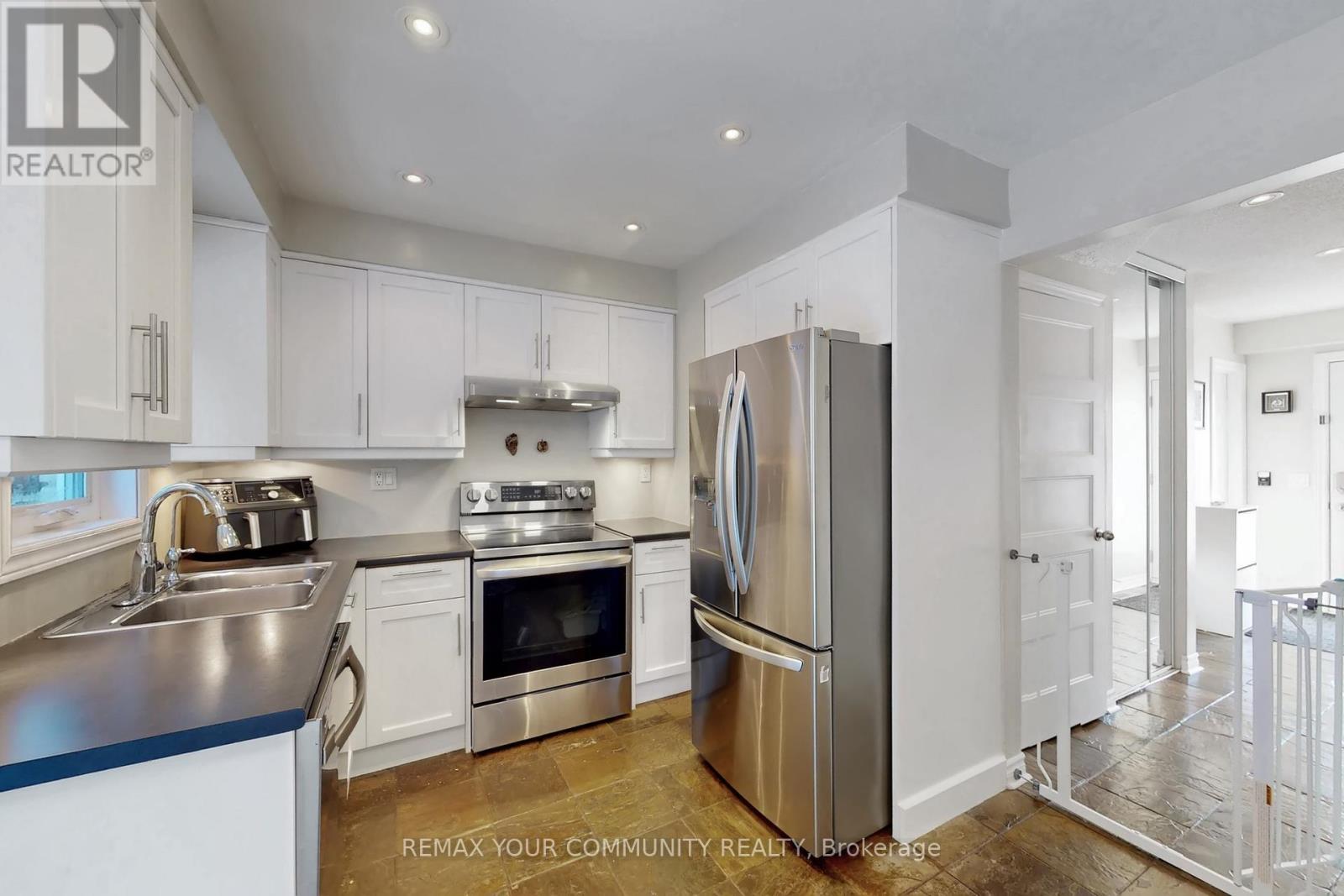 94 Rawling Crescent, Brampton (Heart Lake East), Ontario  L6Z 1N8 - Photo 12 - W12785568