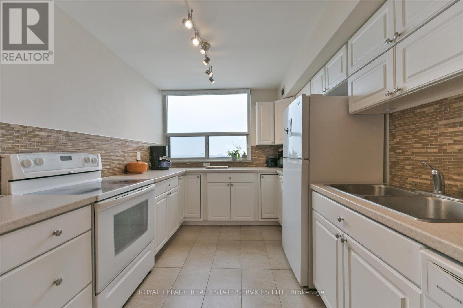 801 - 355 Rathburn Road E, Mississauga, Ontario  L4Z 1H4 - Photo 17 - W12785576