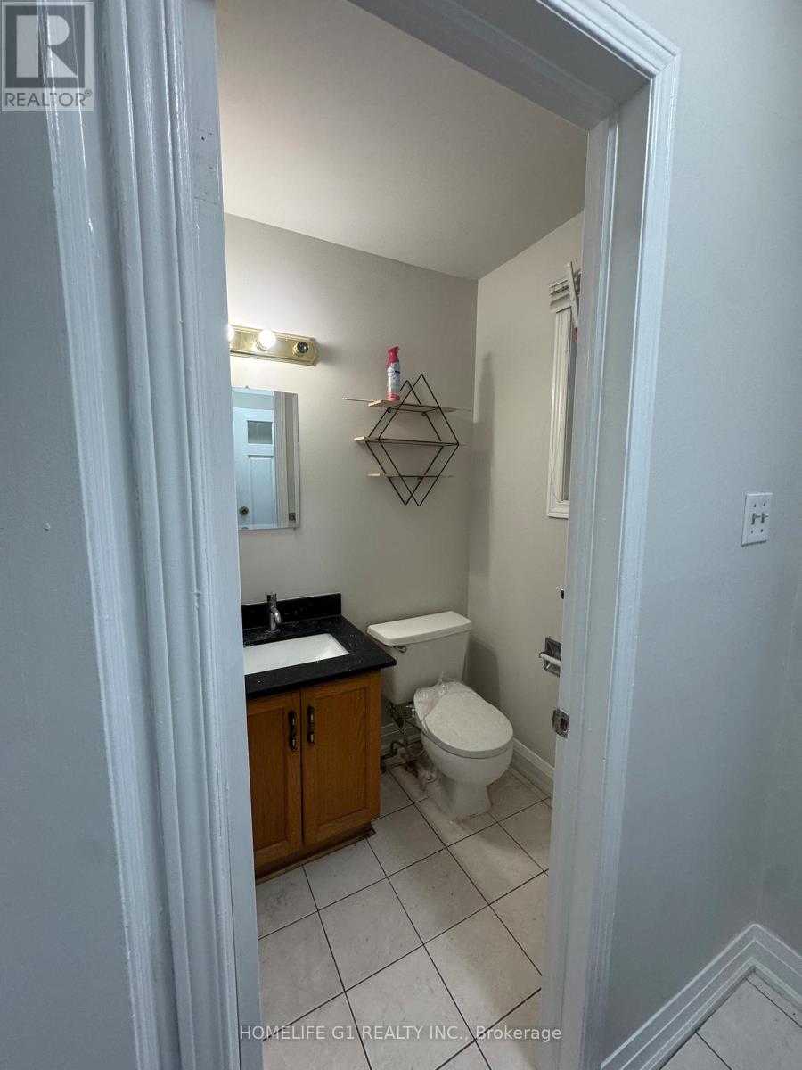 8 Dutch Crescent, Brampton, Ontario  L6Y 3V9 - Photo 5 - W12785592