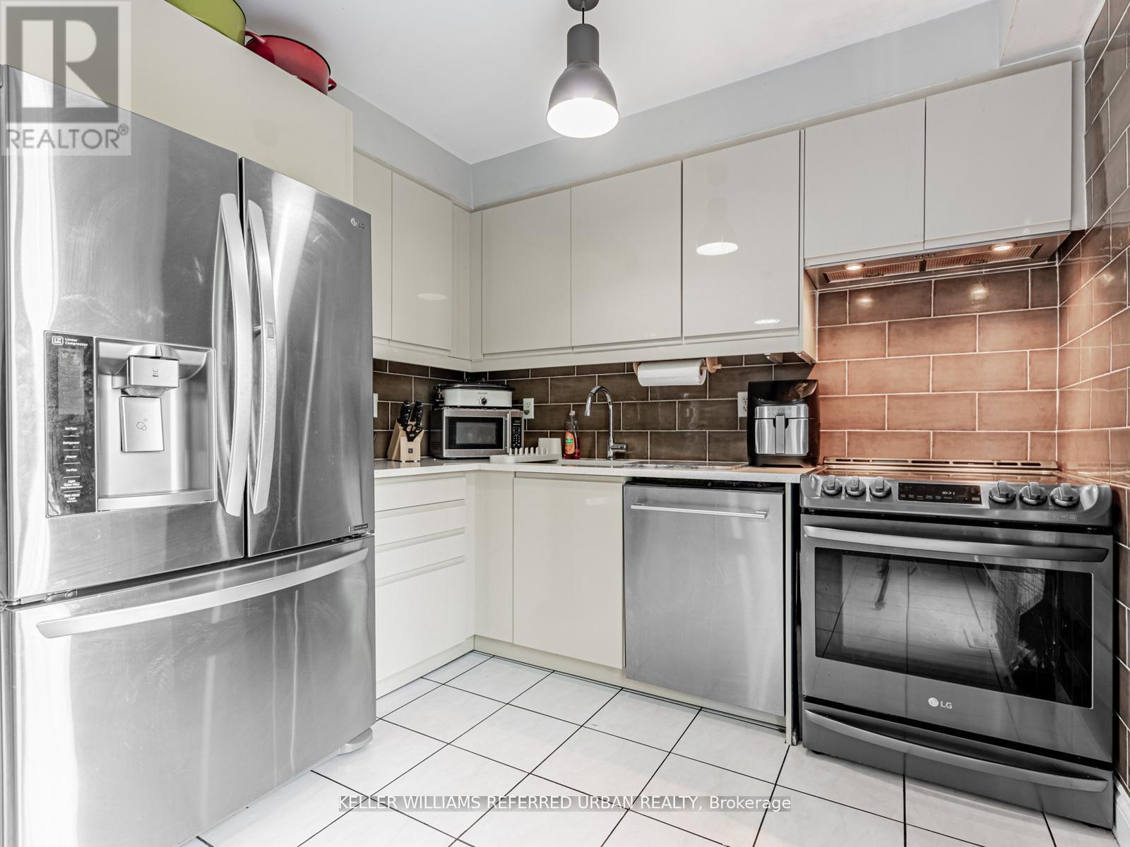 219 Touchstone Drive, Toronto, Ontario  M6M 5J9 - Photo 12 - W12785606