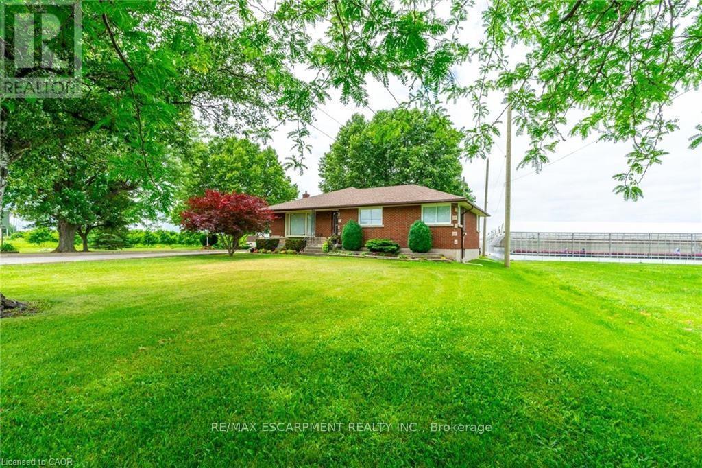 220 Read Road, St. Catharines, Ontario  L2R 7K6 - Photo 1 - X12785594