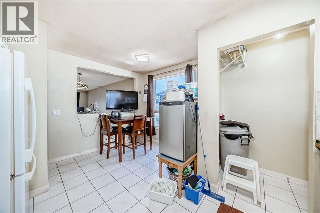 247 Bracewood Road Sw, Calgary, Alberta  T2W 3C2 - Photo 8 - A2270469