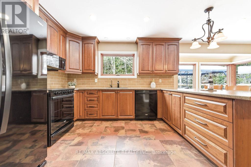 206 Deerwood Drive, Ottawa, Ontario  K0A 2H0 - Photo 10 - X12785612