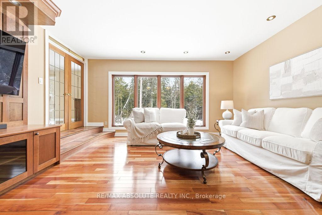 206 Deerwood Drive, Ottawa, Ontario  K0A 2H0 - Photo 5 - X12785612