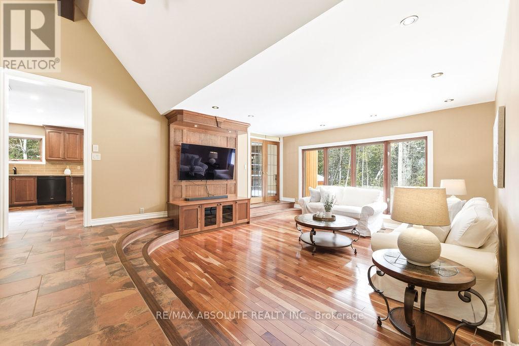 206 Deerwood Drive, Ottawa, Ontario  K0A 2H0 - Photo 6 - X12785612