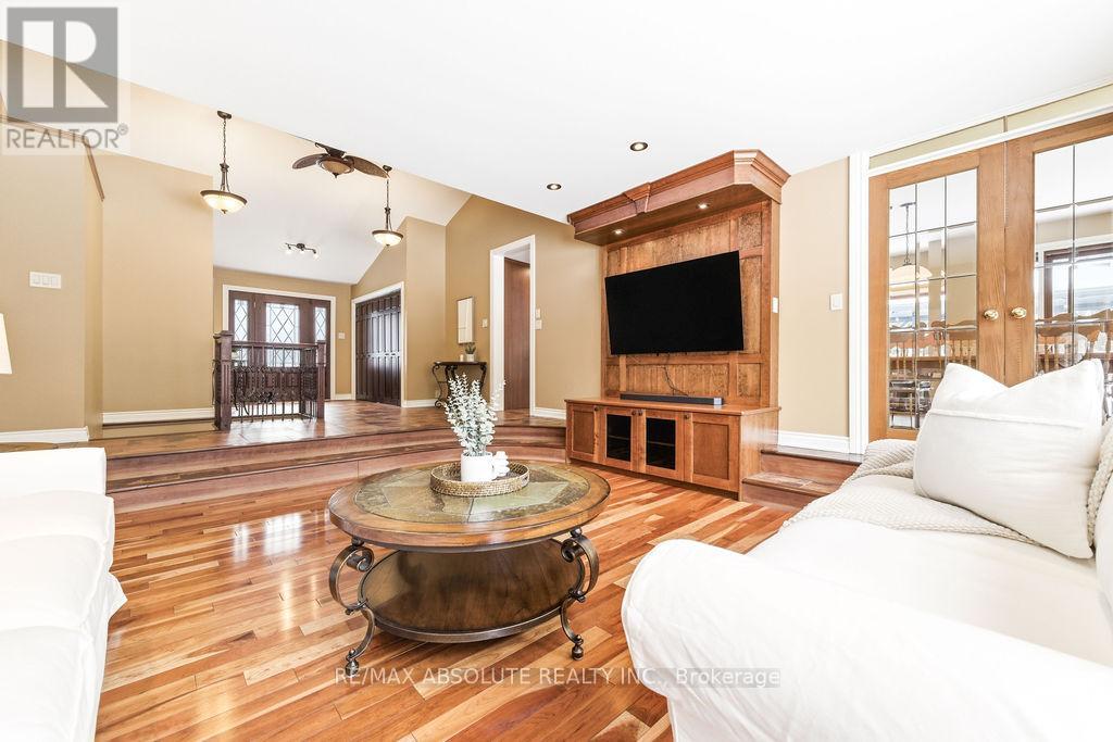 206 Deerwood Drive, Ottawa, Ontario  K0A 2H0 - Photo 7 - X12785612