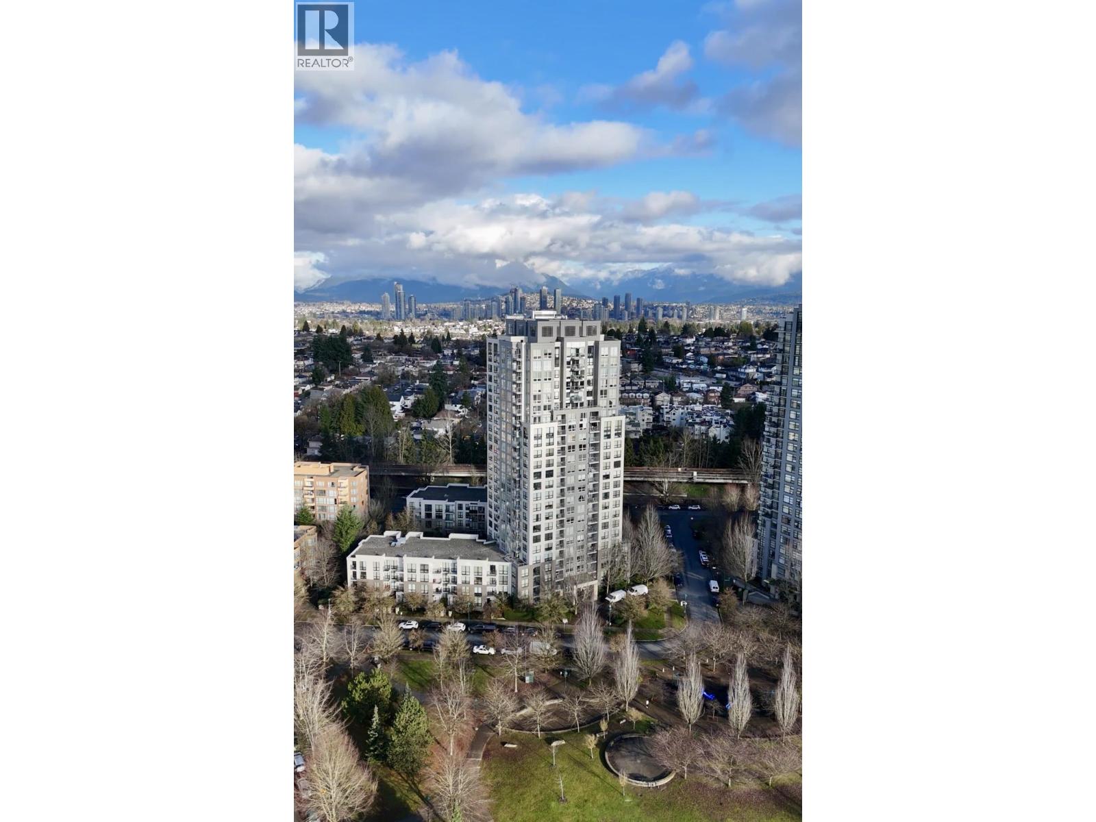 2409 3663 Crowley Drive, Vancouver, British Columbia  V5R 6H4 - Photo 4 - R3089375