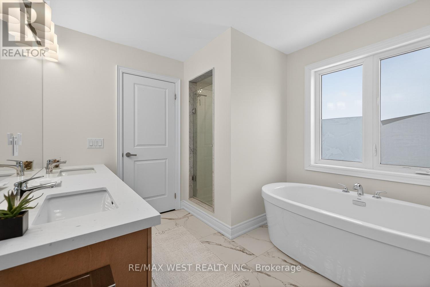 90 Watershed Gate, East Gwillimbury, Ontario  L9N 0Y2 - Photo 27 - N12785632