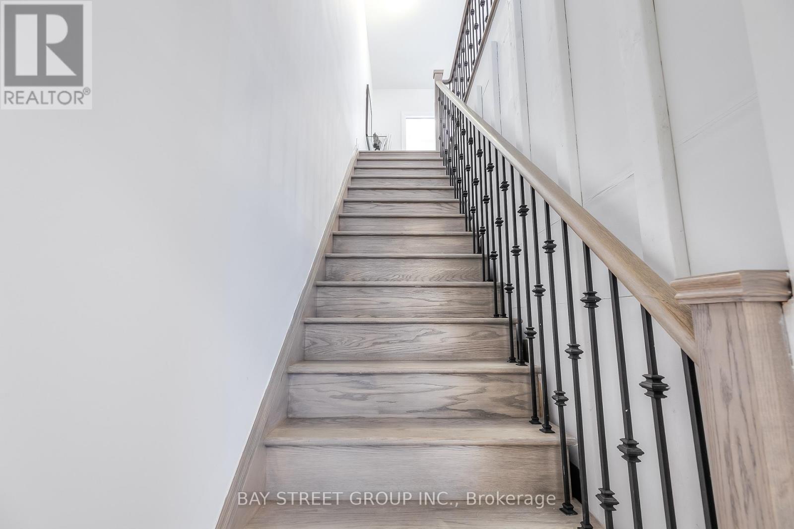 70 Salterton Circle, Vaughan, Ontario  L6A 4Z2 - Photo 10 - N12785654