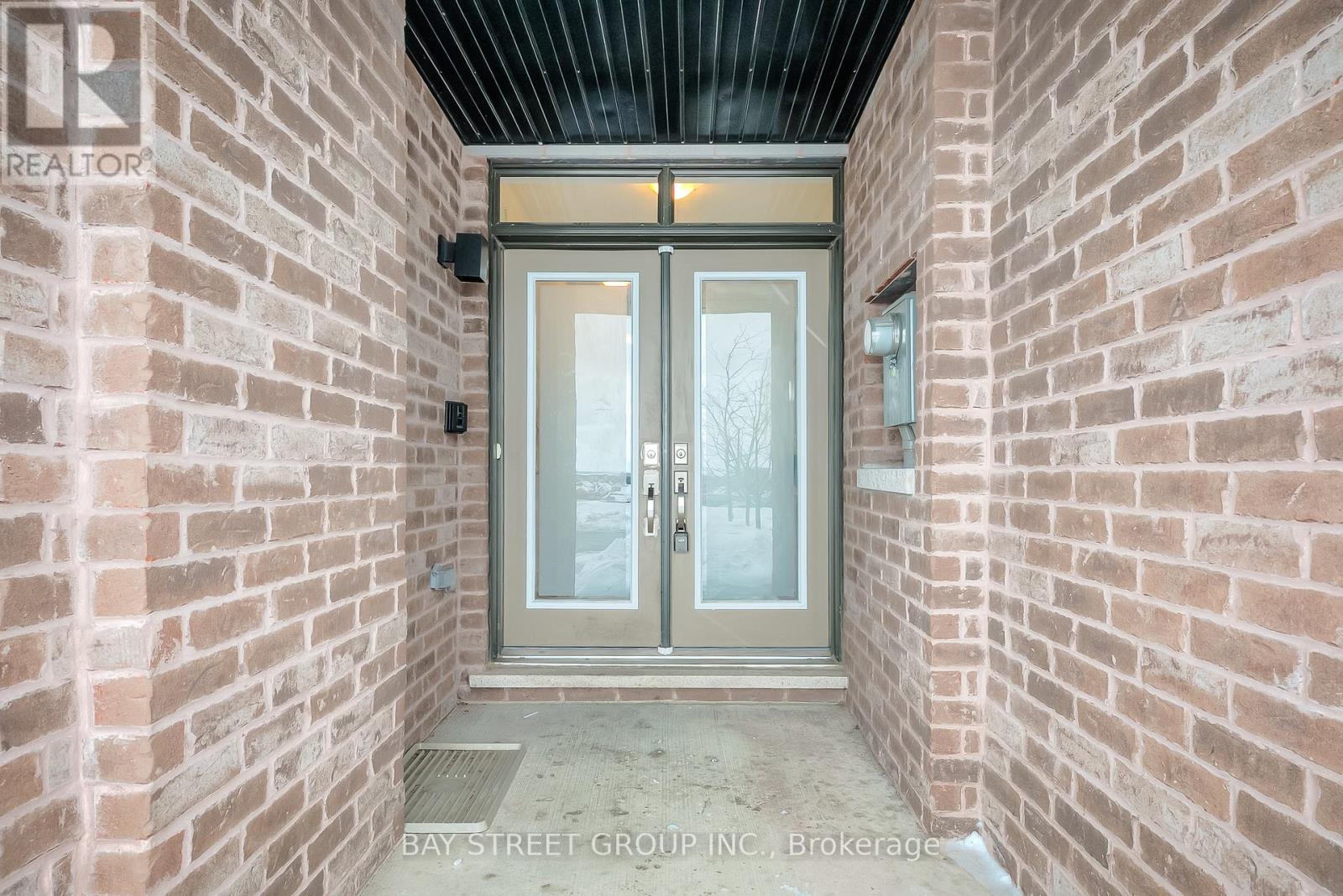 70 Salterton Circle, Vaughan, Ontario  L6A 4Z2 - Photo 3 - N12785654