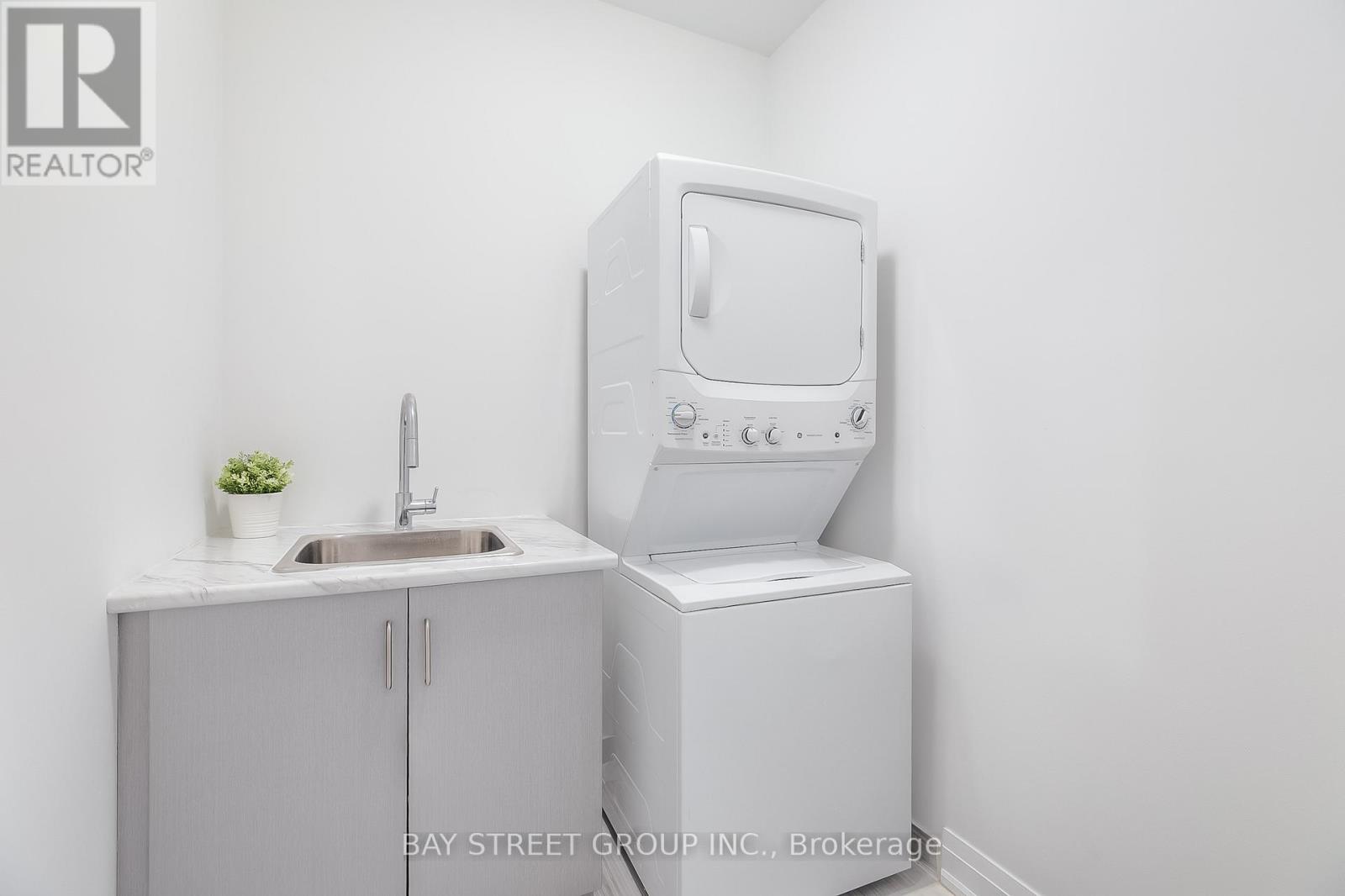 70 Salterton Circle, Vaughan, Ontario  L6A 4Z2 - Photo 33 - N12785654