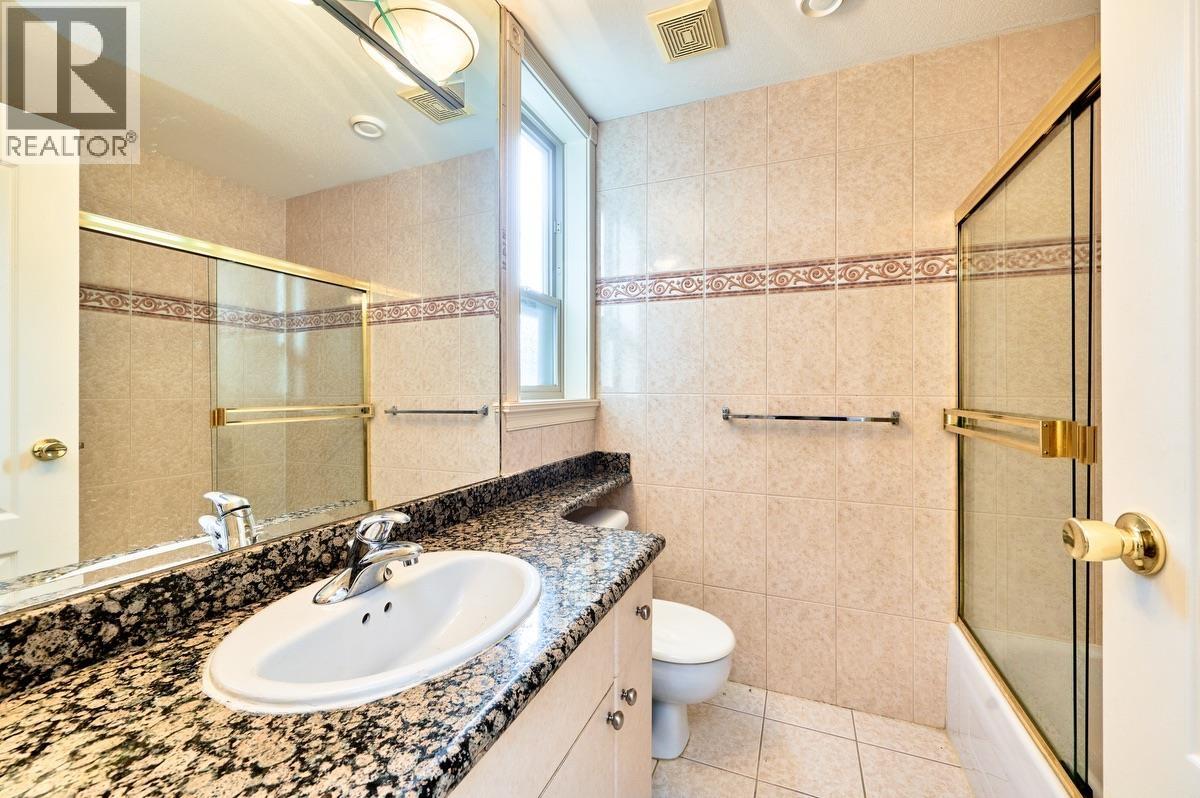 Listing Picture 25 of 29 : 3820 LOCKHART ROAD, Richmond / 烈治文 - 魯藝地產 Yvonne Lu Group - MLS Medallion Club Member