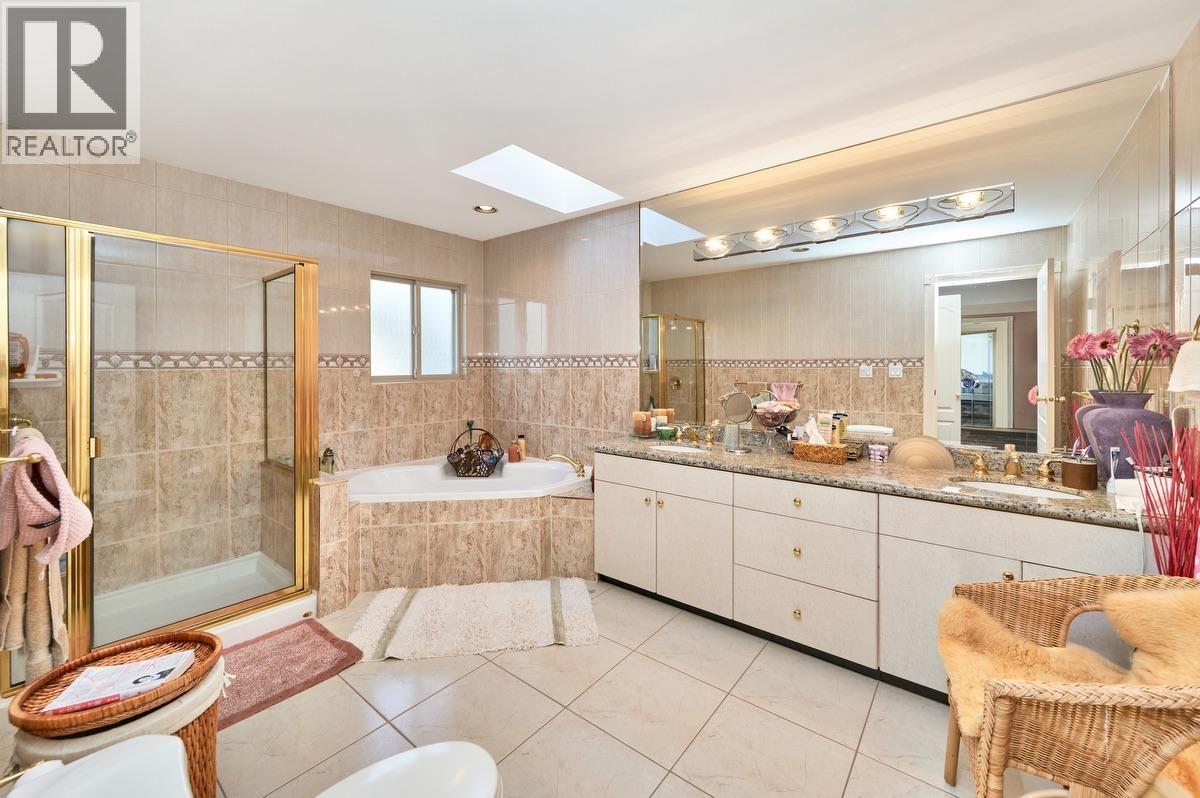 Listing Picture 16 of 29 : 3820 LOCKHART ROAD, Richmond / 烈治文 - 魯藝地產 Yvonne Lu Group - MLS Medallion Club Member