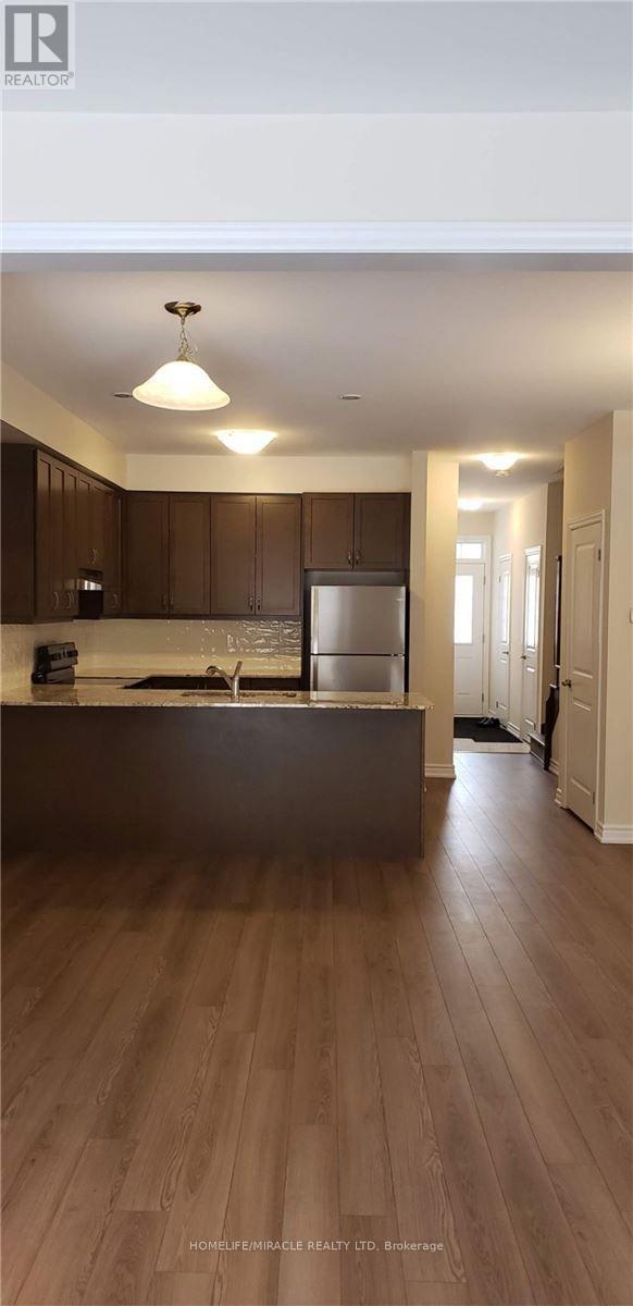 48 Frenchpark Circle, Brampton, Ontario  L6X 0Y6 - Photo 4 - W12785652