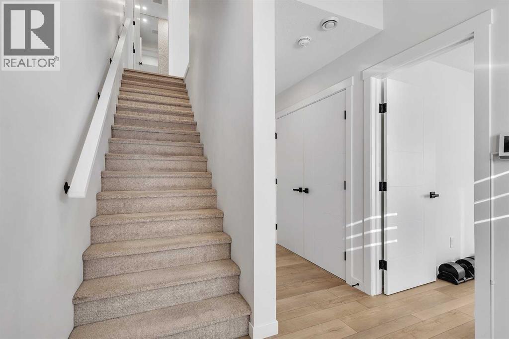 247 Greenbriar Common Nw, Calgary, Alberta  T3B 6J3 - Photo 3 - A2285870