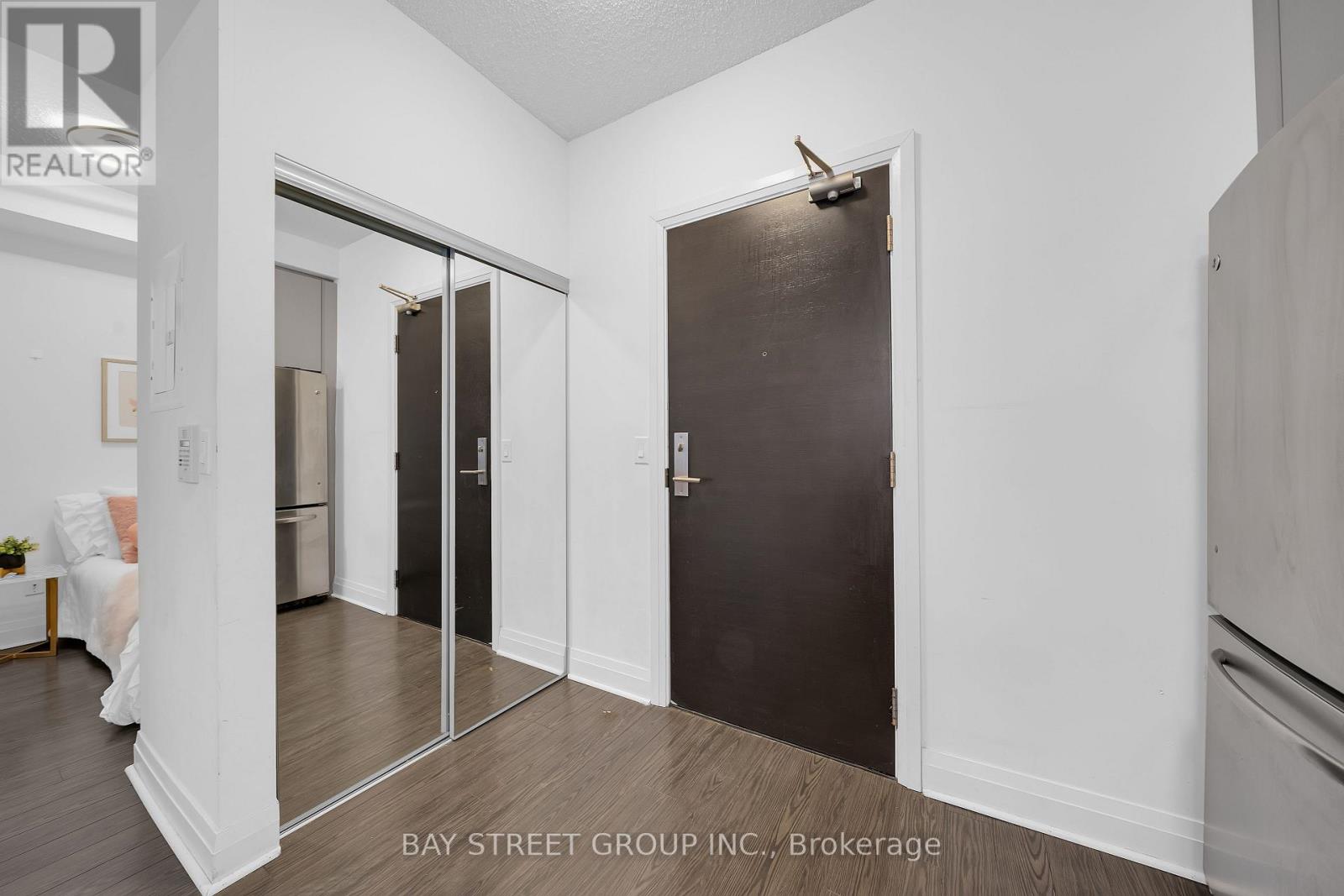 225 - 399 Spring Garden Avenue, Toronto, Ontario  M2N 3H6 - Photo 3 - C12785682