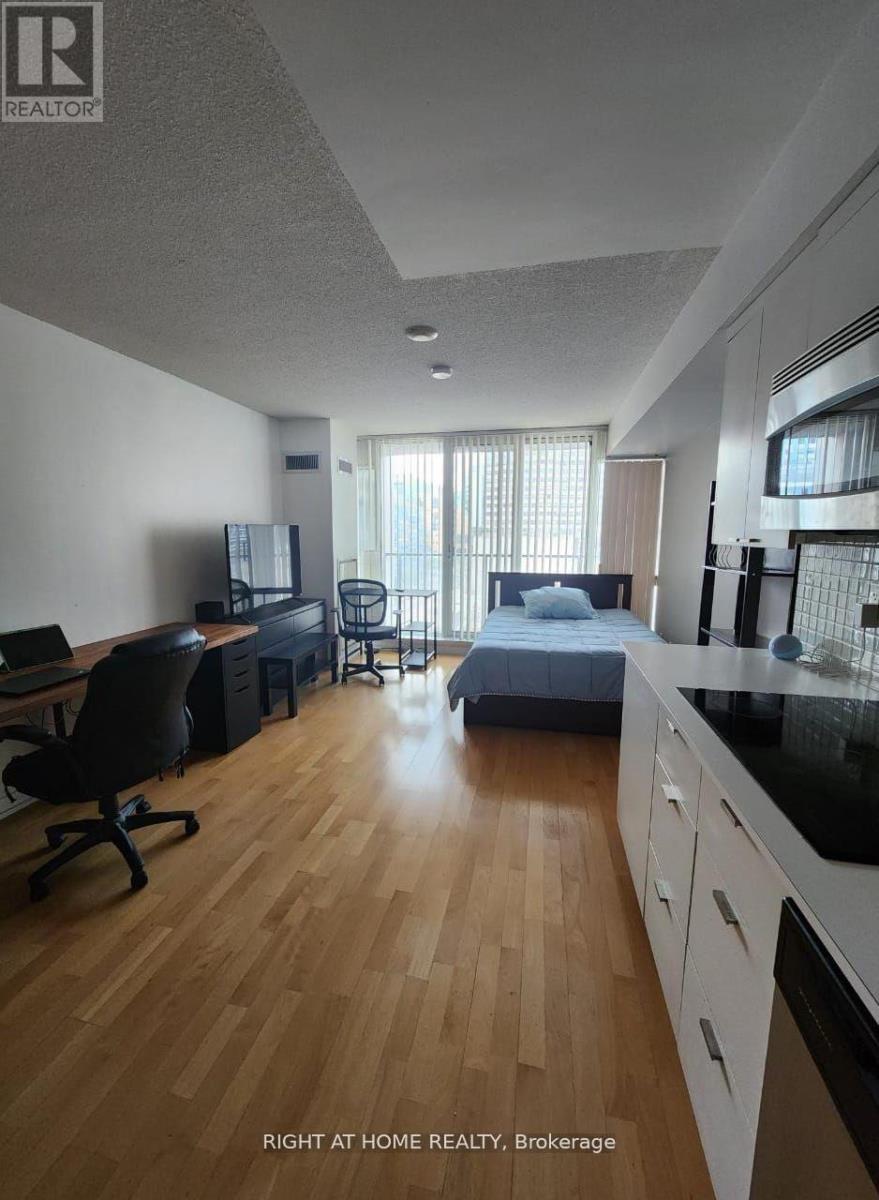 928 - 111 Elizabeth Street, Toronto, Ontario  M5G 1P7 - Photo 3 - C12785700