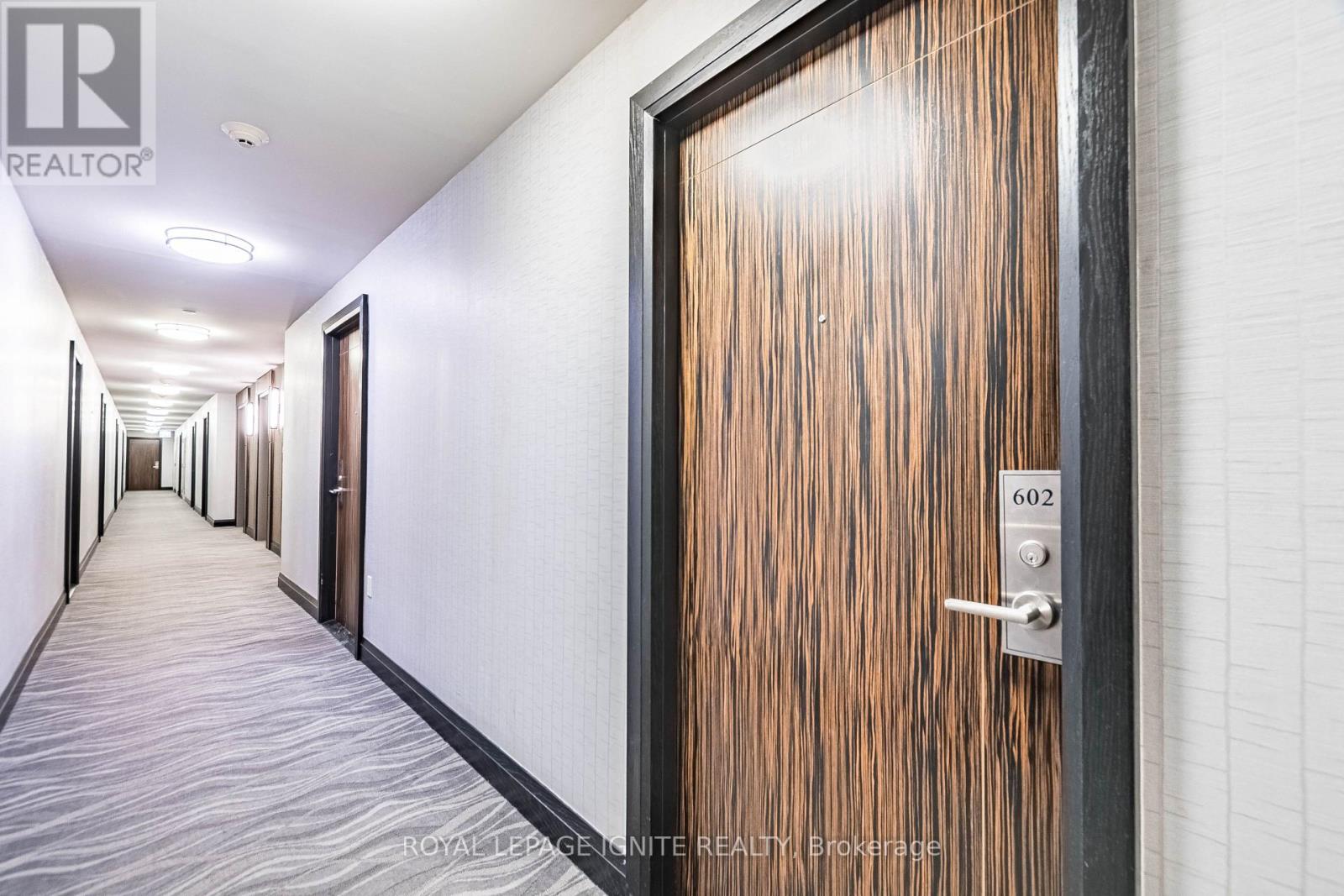 602 - 349 Rathburn Road W, Mississauga, Ontario  L5B 0G9 - Photo 3 - W12785678