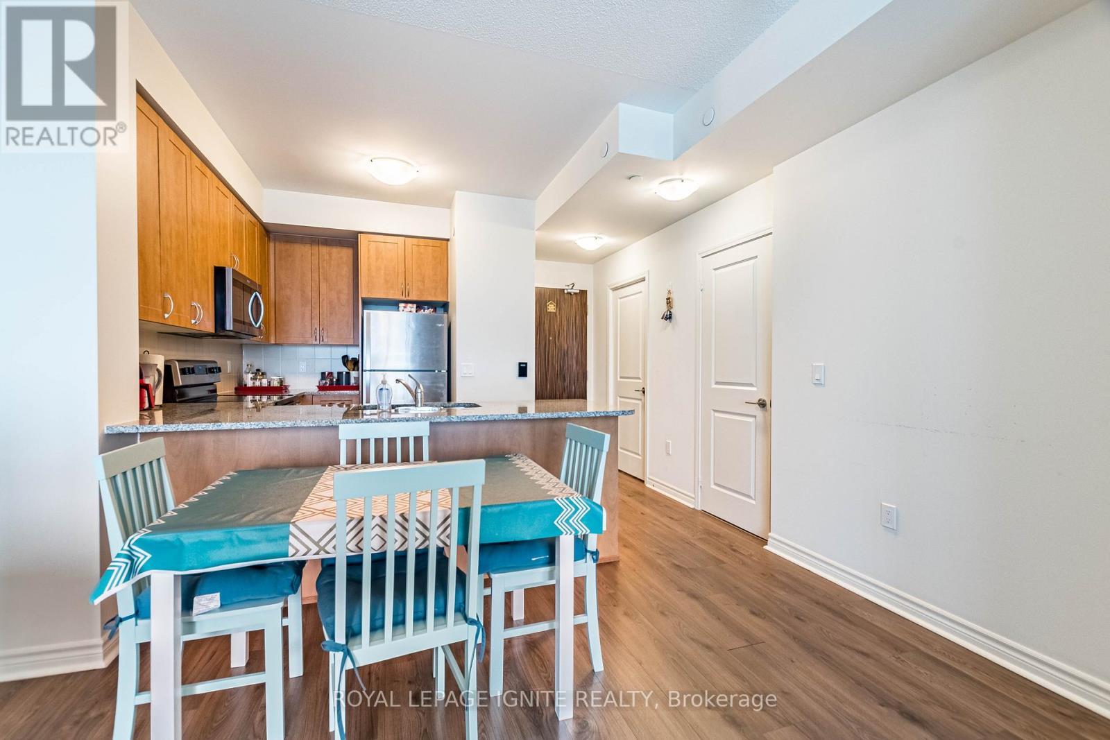 602 - 349 Rathburn Road W, Mississauga, Ontario  L5B 0G9 - Photo 5 - W12785678