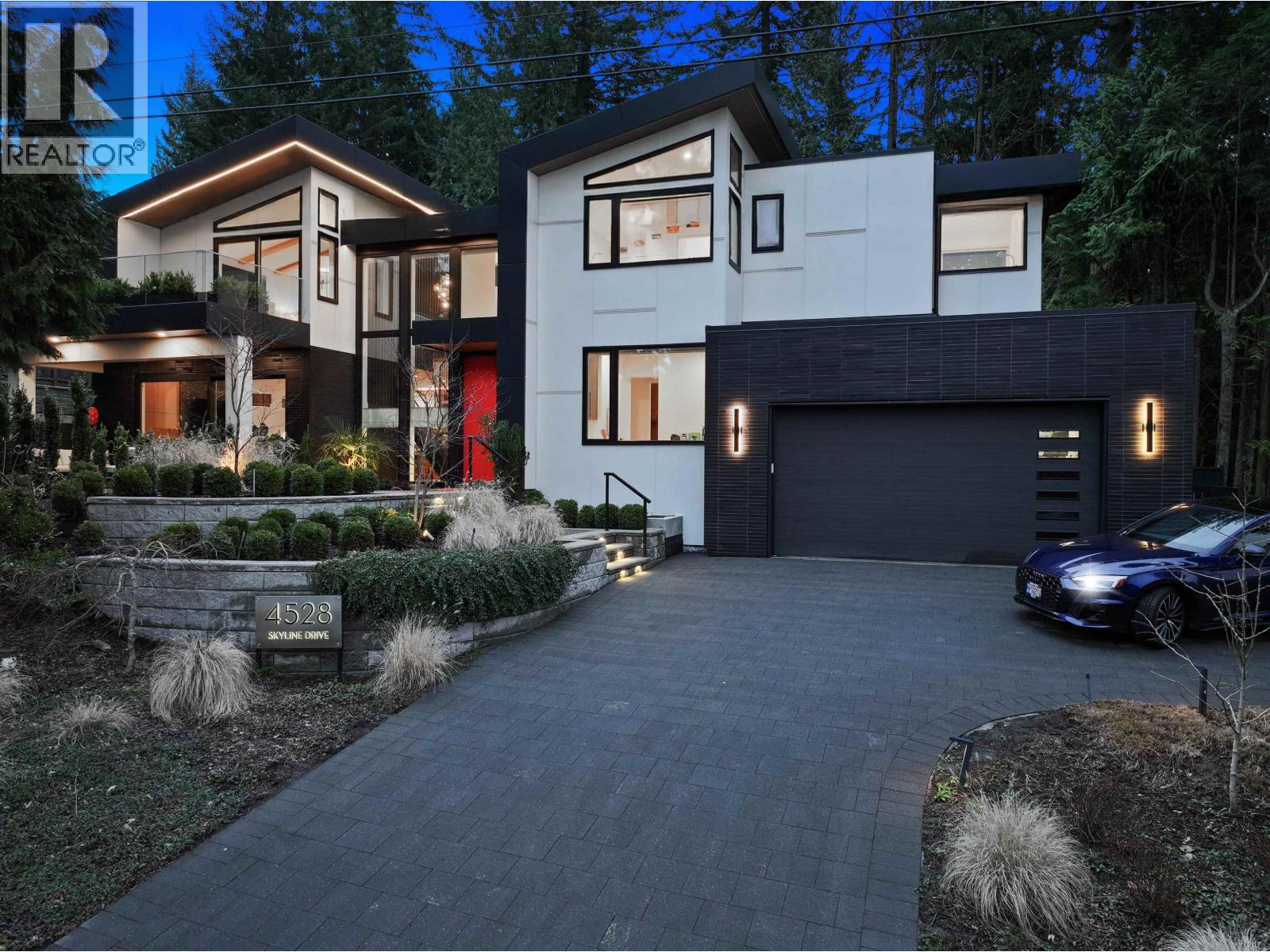 4528 Skyline Drive, North Vancouver, British Columbia  V7R 3H1 - Photo 1 - R3089495
