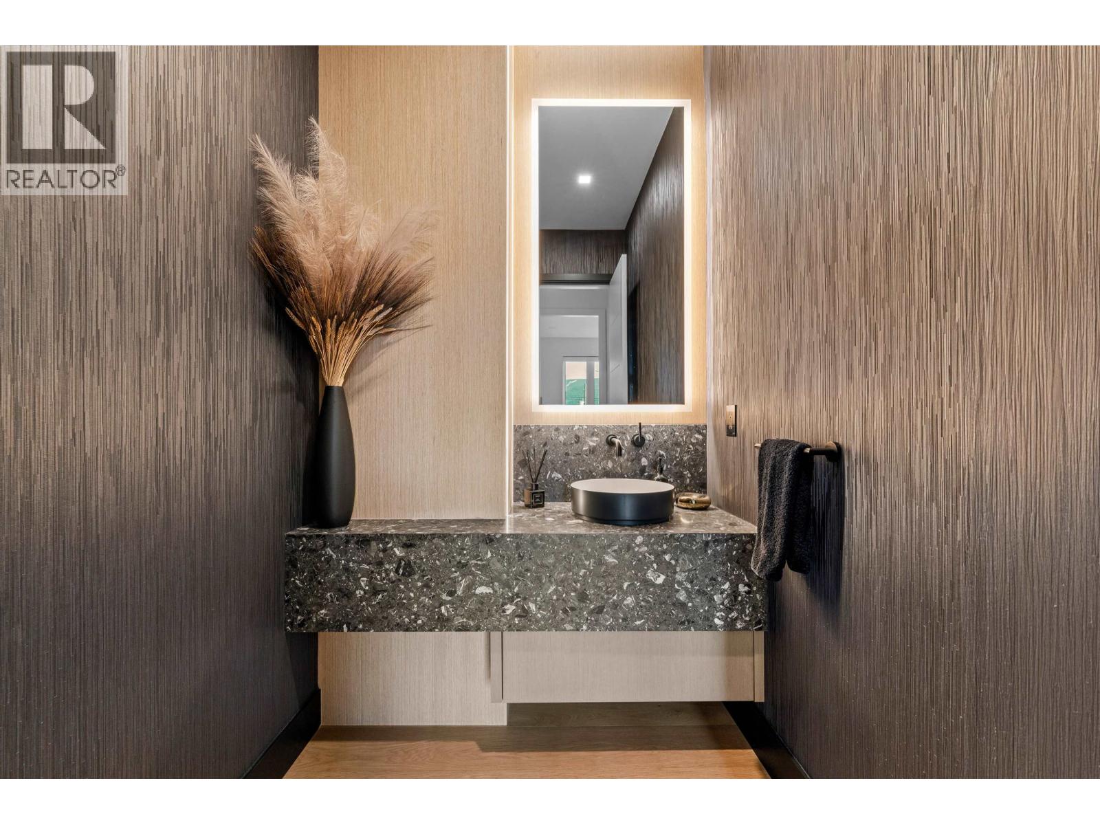 4528 Skyline Drive, North Vancouver, British Columbia  V7R 3H1 - Photo 14 - R3089495