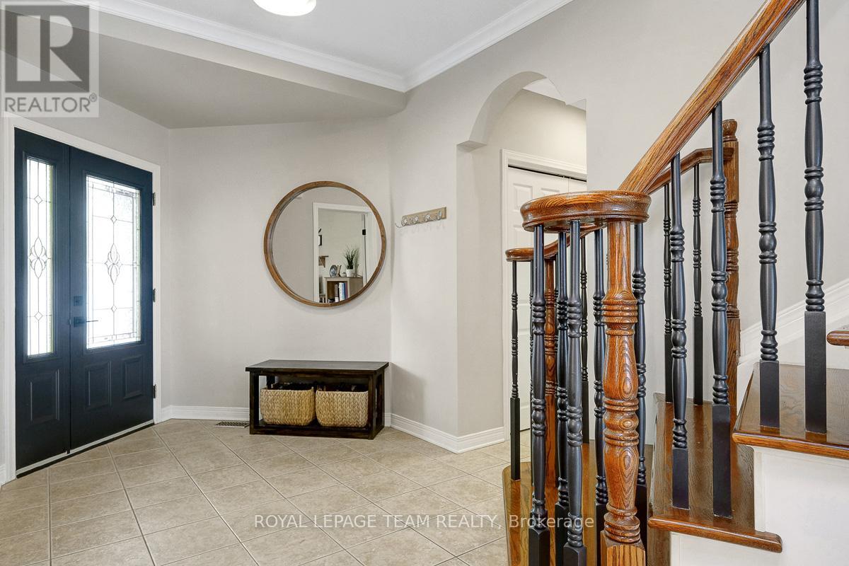 118 Oakfield Crescent, Ottawa, Ontario  K2J 5H6 - Photo 5 - X12785724