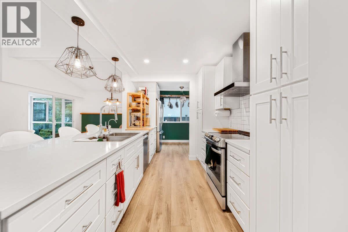 2280 King Albert Avenue, Coquitlam, British Columbia  V3J 1Z5 - Photo 6 - R3089658