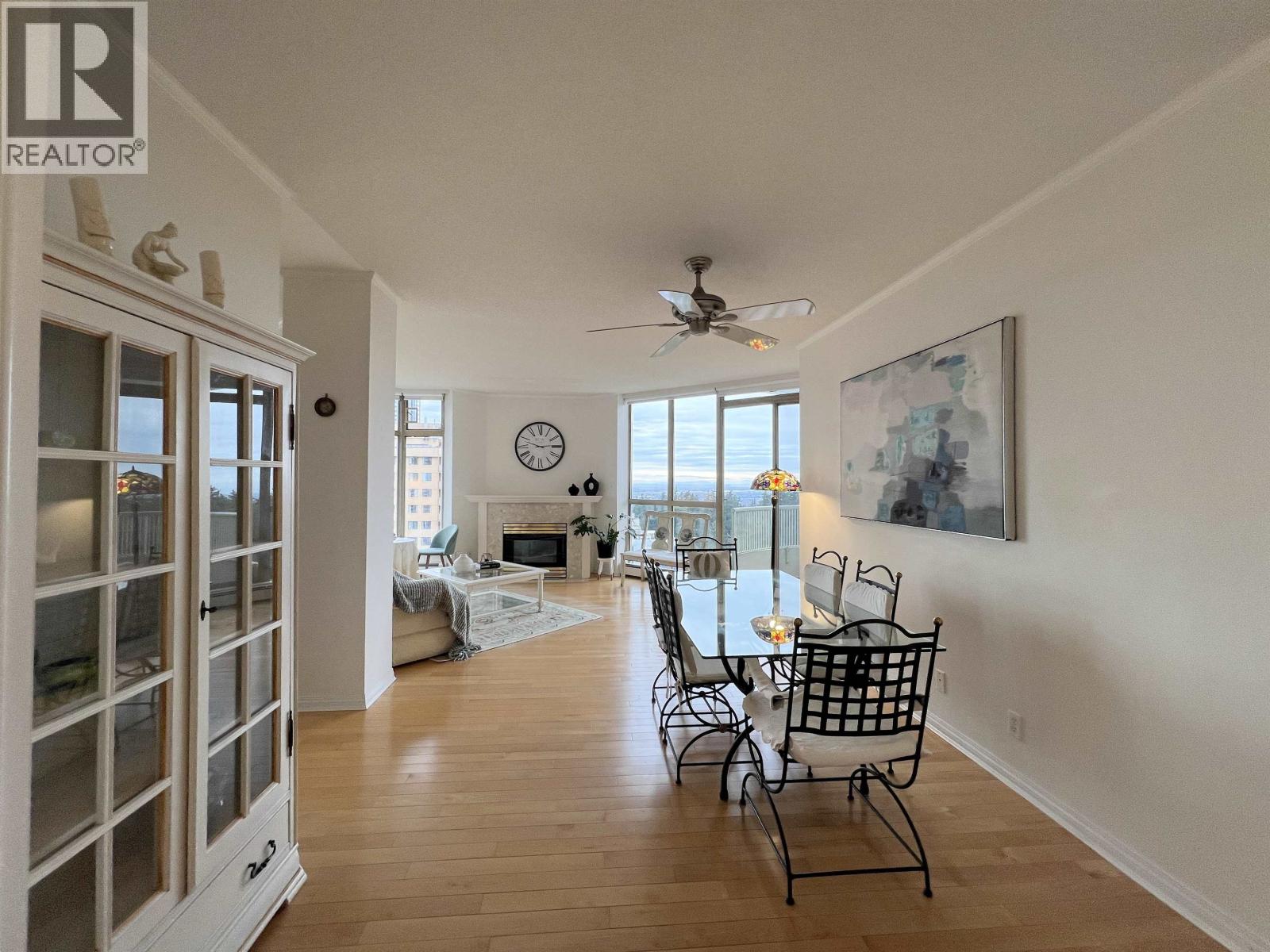 2302 6188 Patterson Avenue, Burnaby, British Columbia  V5H 2N1 - Photo 2 - R3088890