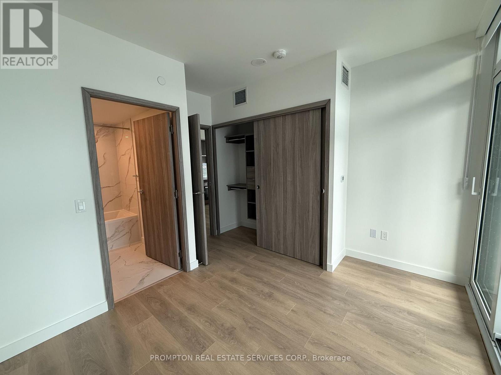 1102 - 1 Concord Cityplace Way, Toronto, Ontario  M5V 0X3 - Photo 9 - C12785734